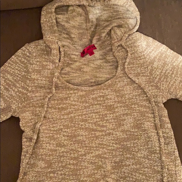 Sweater/Hoodie - Picture 2 of 2